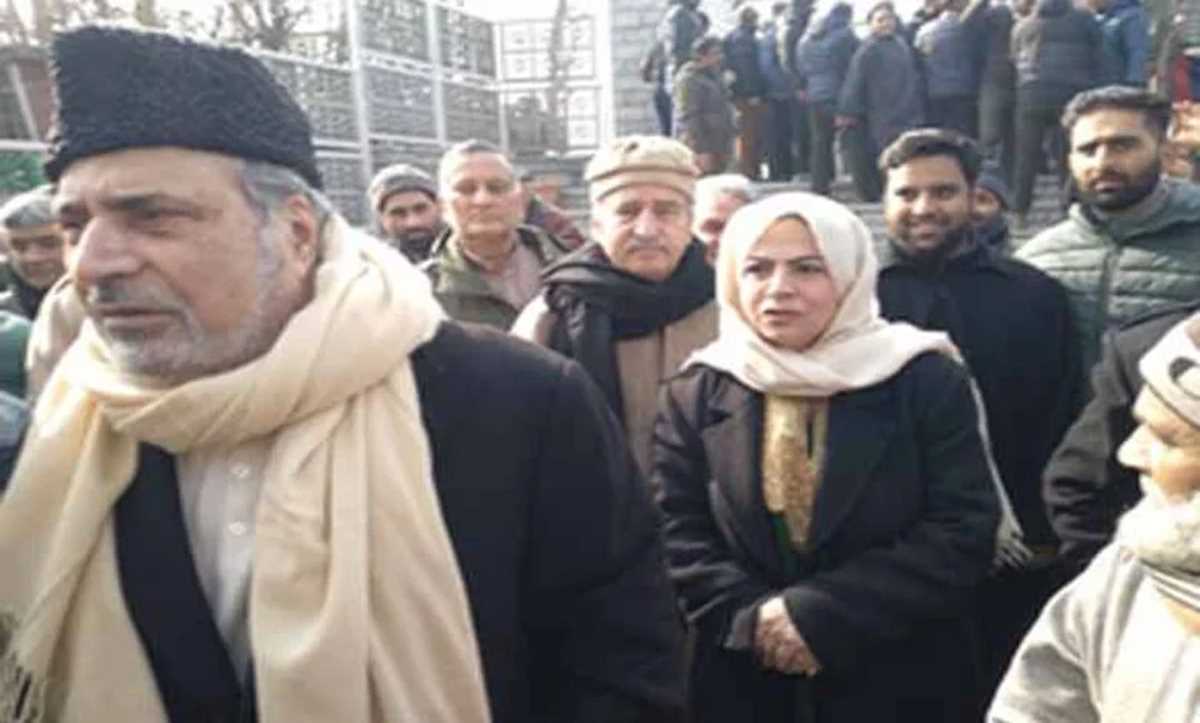 जम्मू-कश्मीर के पूर्व उप मुख्यमंत्री मुजफ्फर हुसैन बेग फिर से महबूबा की पार्टी में शामिल